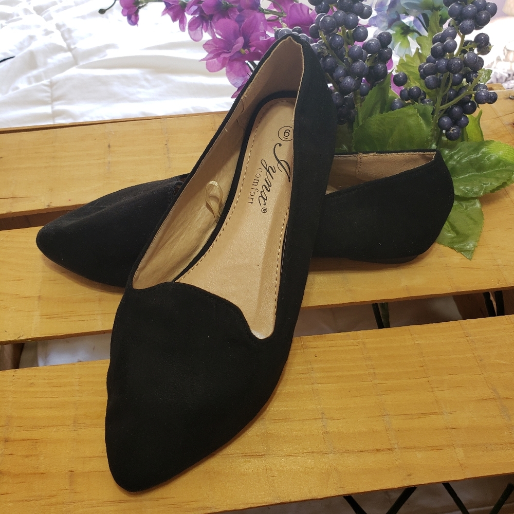 Iynx sz 6 black flats